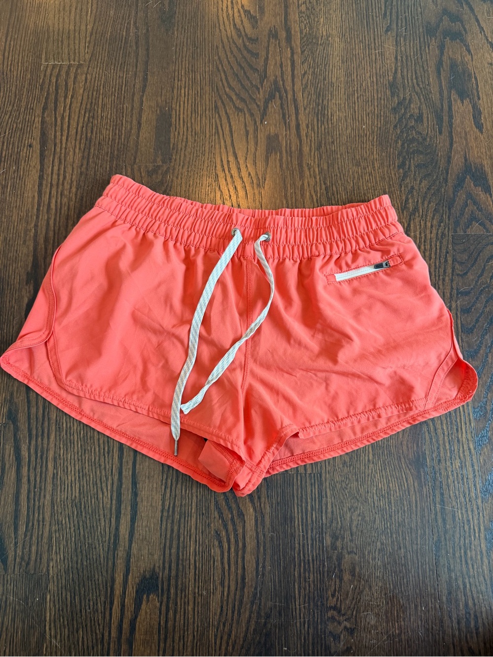 Vuori Clementine 2.0 Coral/Tangerine Athletic Drawstring Shorts 2.5” inseam
